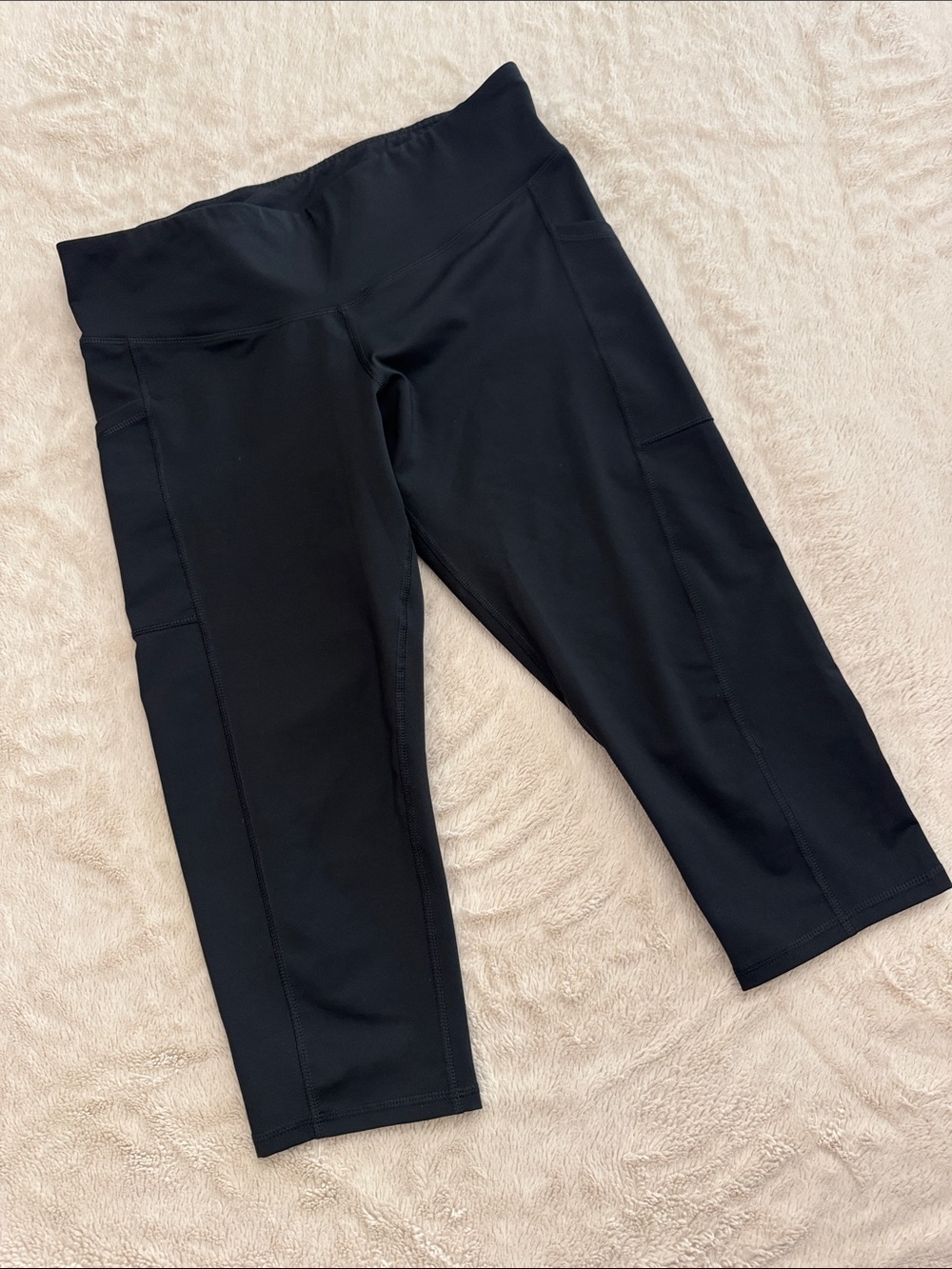 Black Active Cropped/ Pocket Leggings